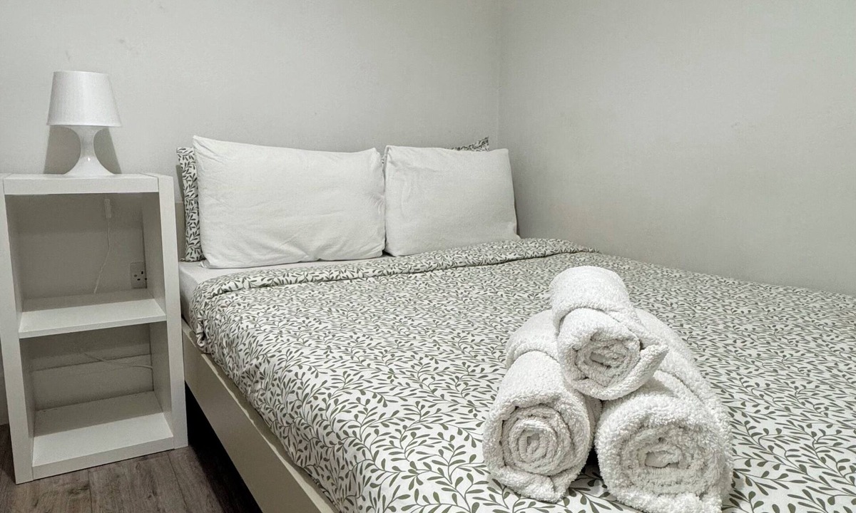West Ham House | Large room with access to the garden
