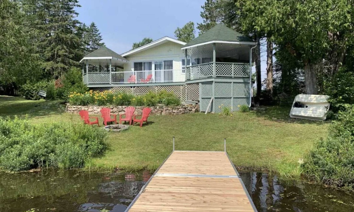 Amherst Cottage | Lazy Lake – Lakefront, close to Tremblant
