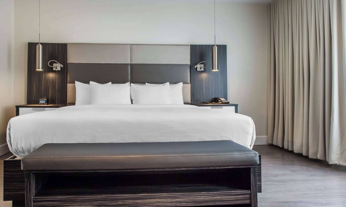 Hull Hotel | Les Suites Victoria, an Ascend Collection Hotel