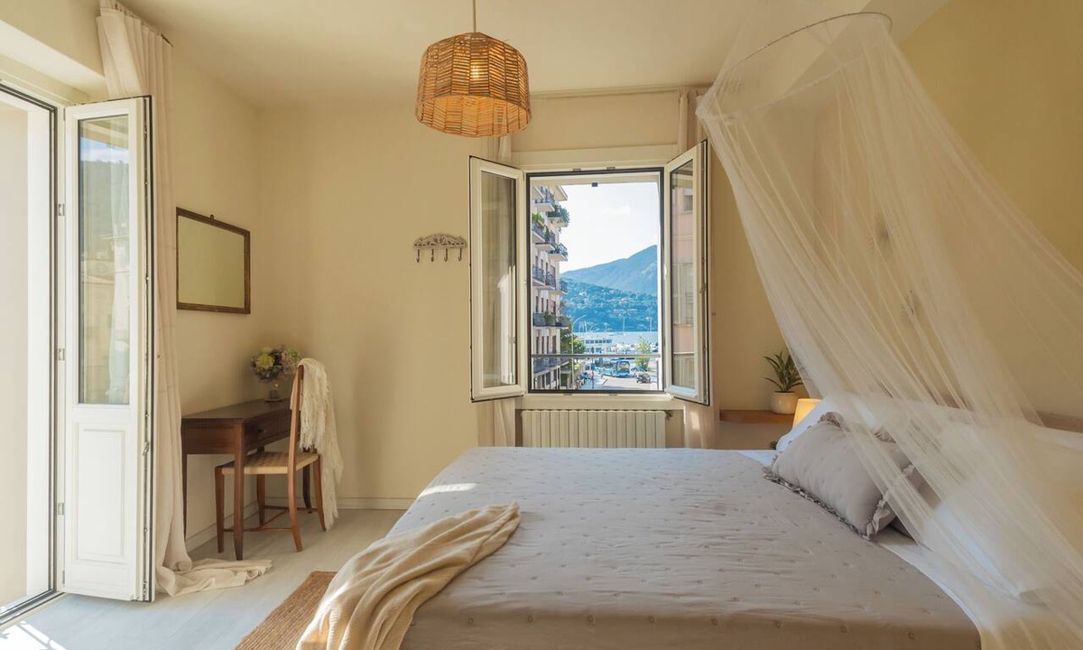 Como City Centre Apartment | Linda Apartment 2 - Two Bedroom Apartment, Sleeps 4