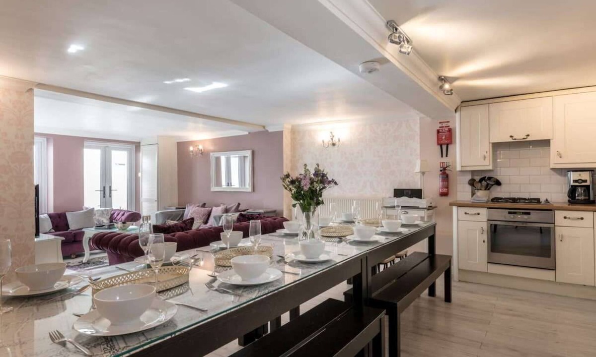 Brighton House | Little Paris | Parking | by Brighton Holiday Lets