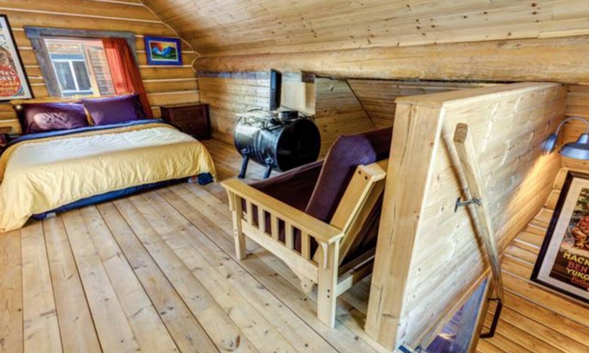 Yukon Cabin | Log Cabin with Amazing Mountain & Lake Views (Pet Friendly)