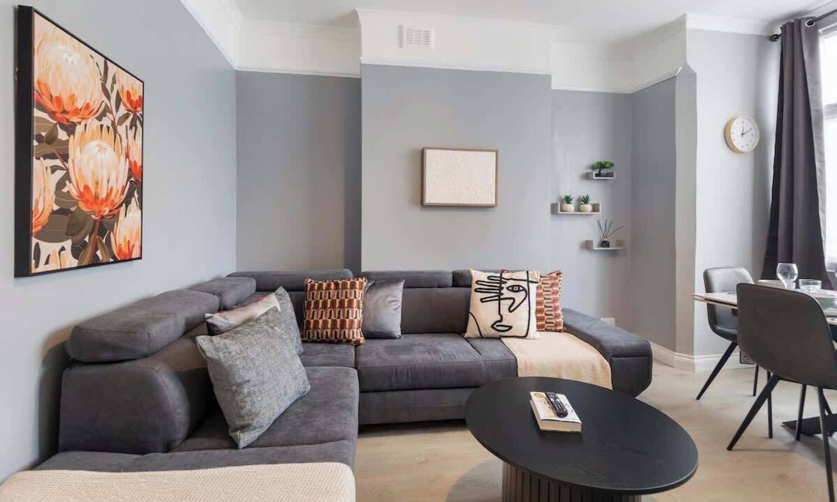 Stonebridge Apartment | London Apartment with Easy Access to Public Transport