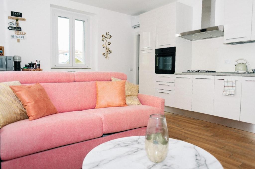 Albate Apartment | Lora diamond Suite 3, free private parking, self check in, air conditioner
