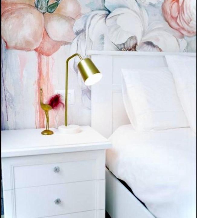 Albate Apartment | Lora roses suite 2, free private parking, self check-in, air conditioner