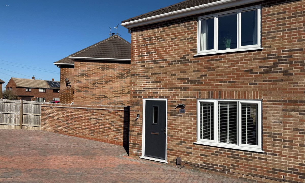 Lincoln House | Lovely 2 bed house in Lincoln, 12 minute walk from the famous Bailgate. Sleeps 4