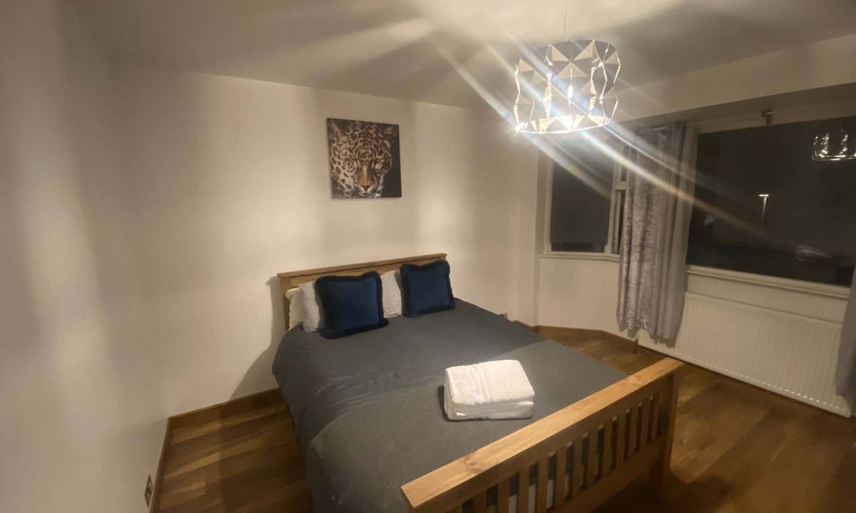 Bramcote House | Lovely 3 bedroom detached house