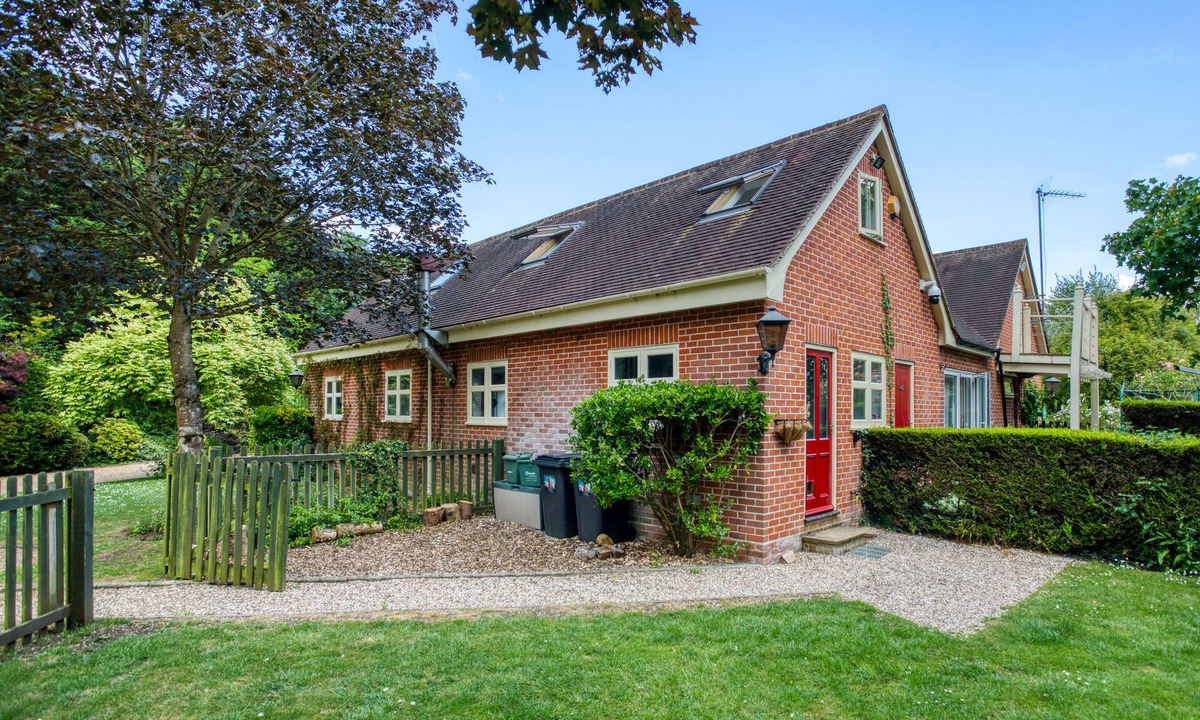 Ramsden Heath House | Lovely Country Estate House Annex retreat Near Billericay