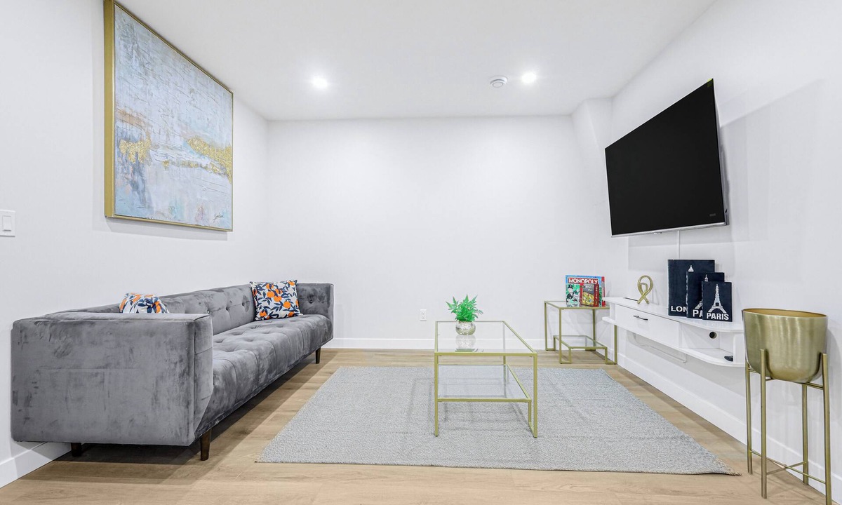 Calgary Apartment | Lovely new 2 bedroom apartment.15 mins to Airport