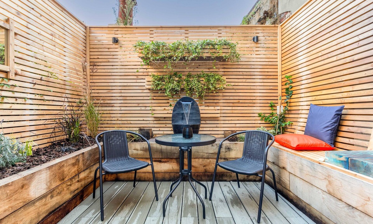 Brighton City Centre Apartment | Luxurious Pet Friendly Studio with Garden near Laines & Station