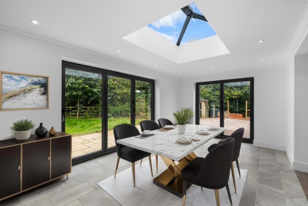 Lutterworth Apartment | Luxurious Relaxing 6 Bed House for great comfort