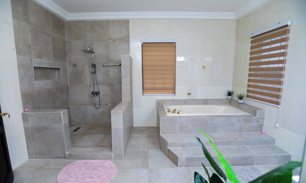 Braives House | Luxury 1 and 2 bedrooms house in nice Braives with cool AC