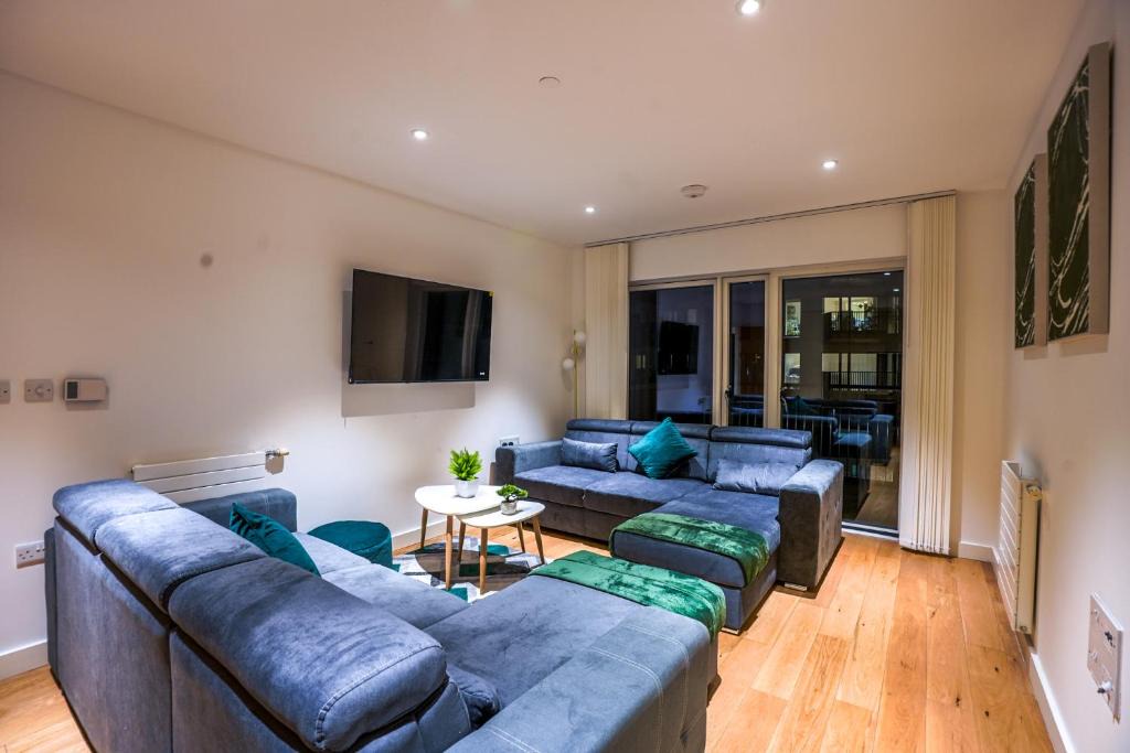 Canning Town Apartment | Luxury 1BR Near O2 & Canary Wharf