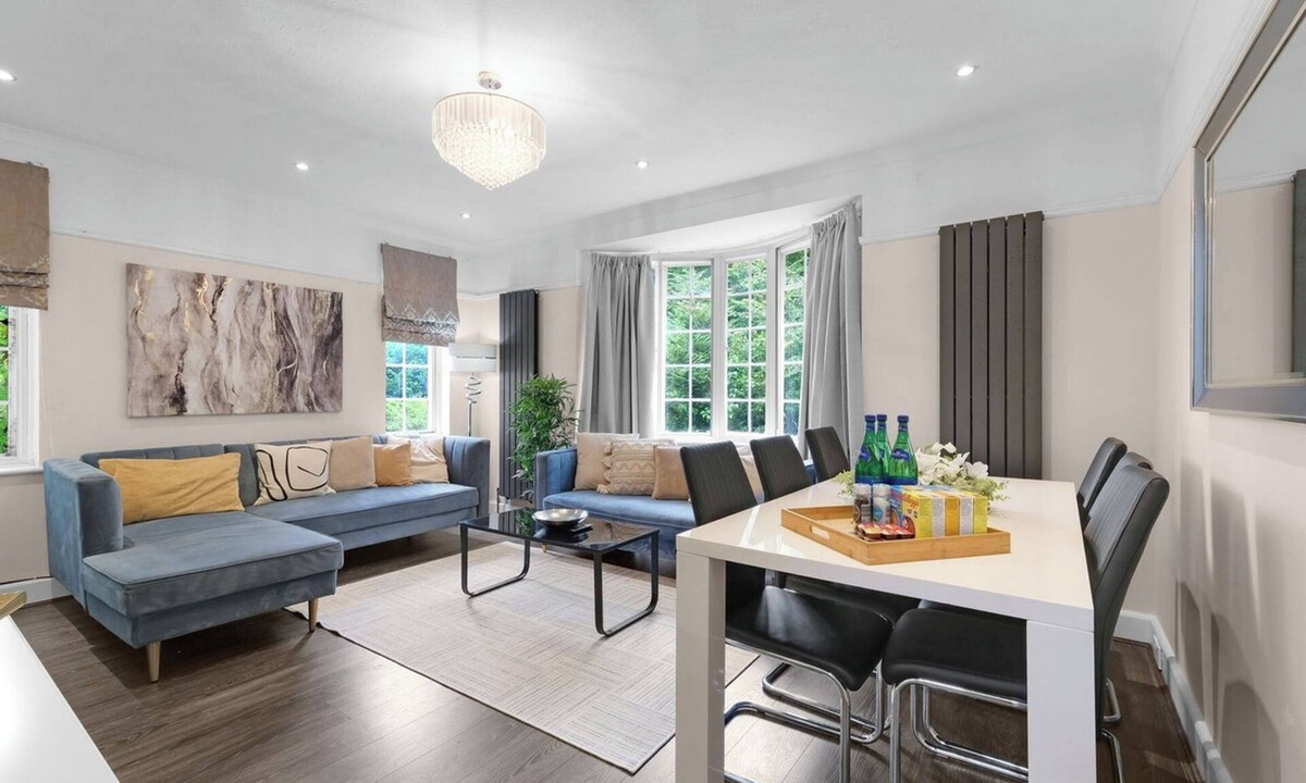 High Wycombe House | Luxury 5BR Home | Sleeps 12 | Free Parking