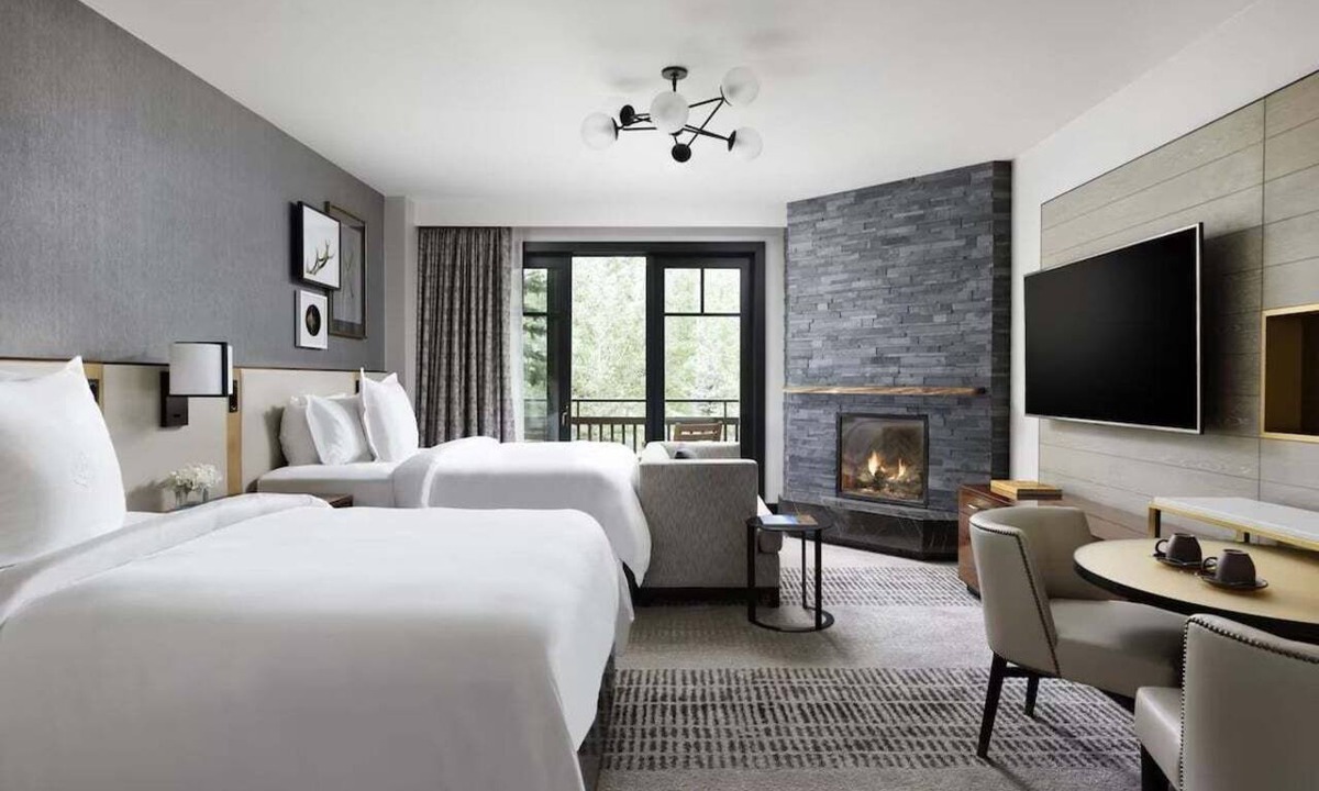 Vail Hotel | Luxury Four Seasons 2 Doubles Hotel Room - walk to Gondola One
