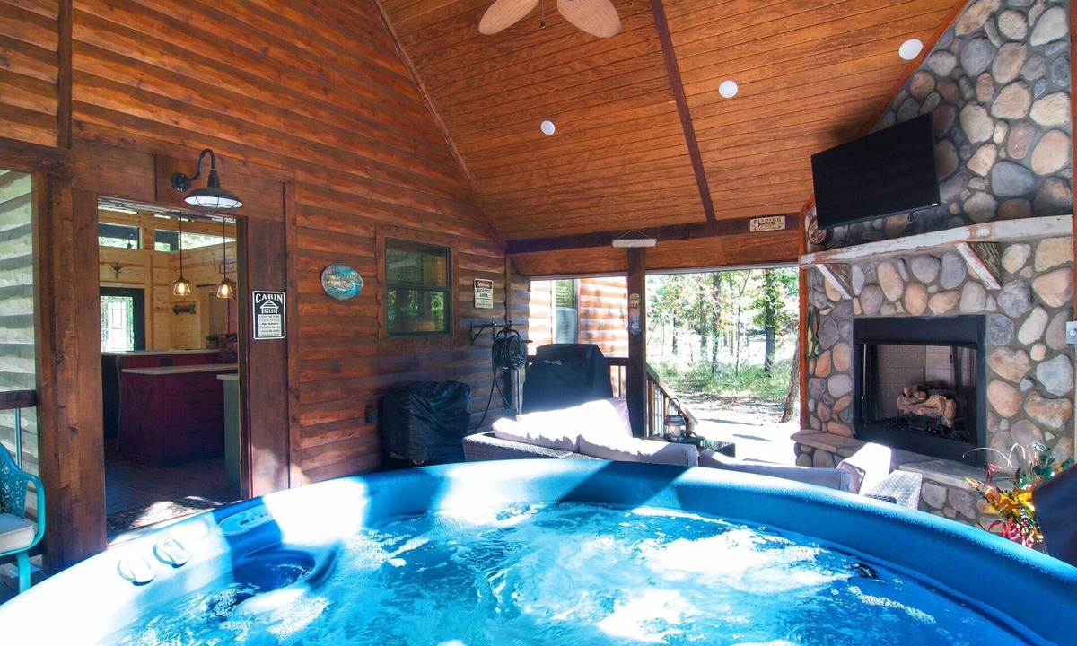 Hochatown Cabin | Luxury Honeymoon and Couples Cabin