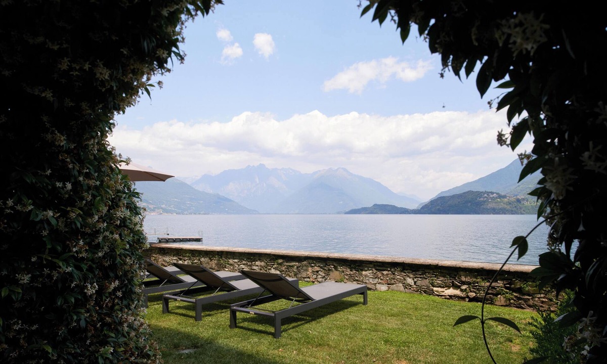Naggio Apartment | Luxury lakefront apartment with terrace and swimming pool.
