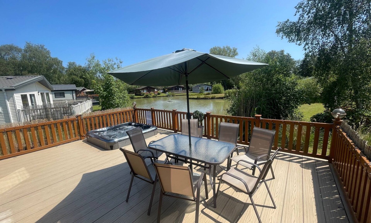 Tattershall Cabin | luxury lakeside lodge with a sunken hot tub on bull rush a peaceful feature lake @Tattershall lakes