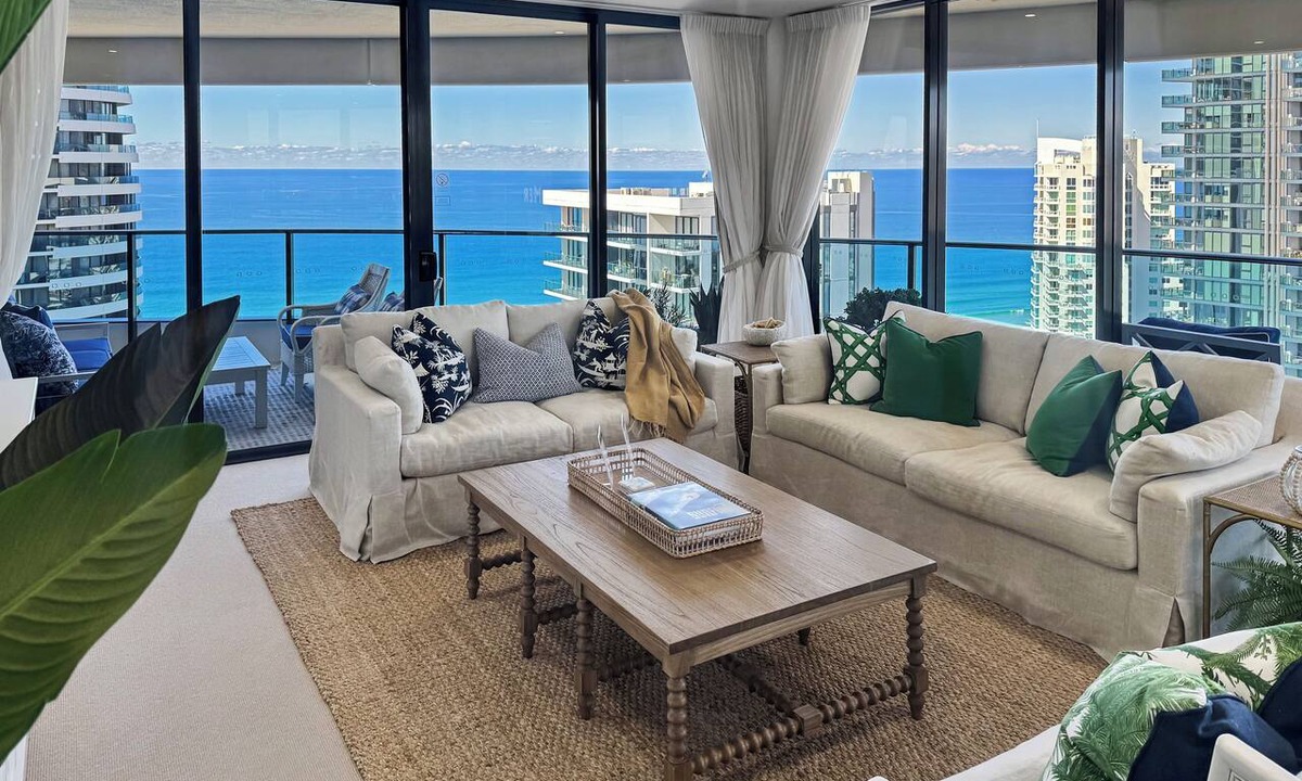 Broadbeach Apartment | Luxury Oracle Tower 2 Ocean Views 32nd floor
