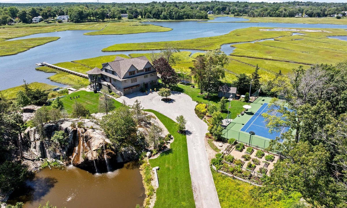 North Scituate House | Luxury Stay - Private Home - Ideal for Groups - Coastal Scituate, MA