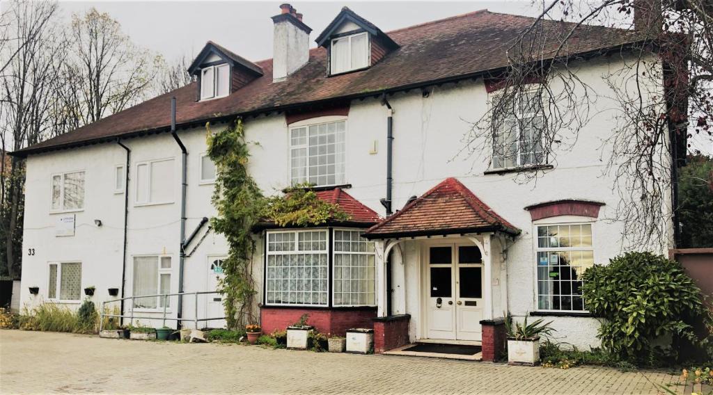 Uxbridge South House | Lyttleton Guest House Limited
