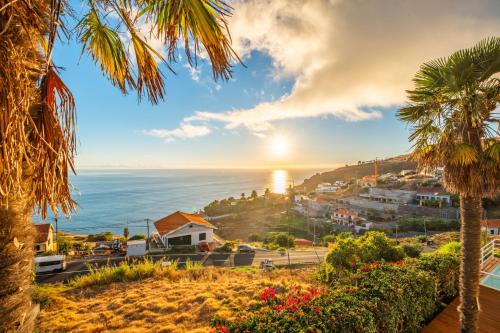 Estreito da Calheta Villa | Magnolia Sunsets