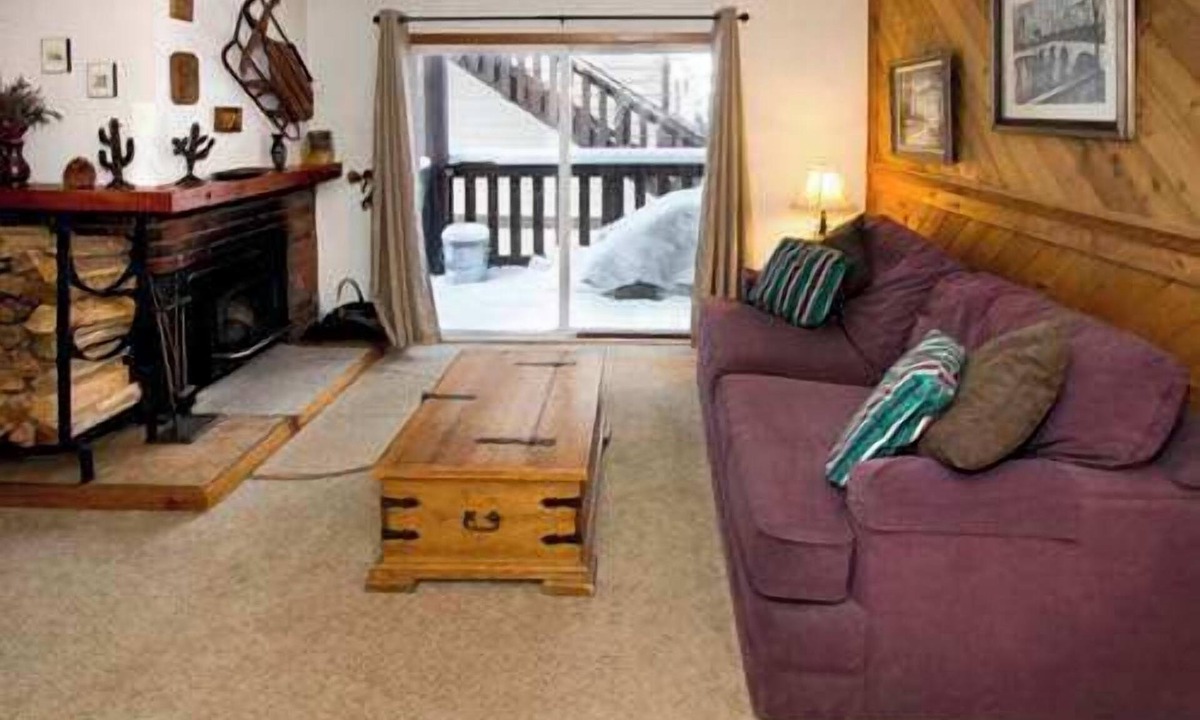 Mammoth Lakes Condo | Mammoth View Villas | Shop, Hike or Golf!