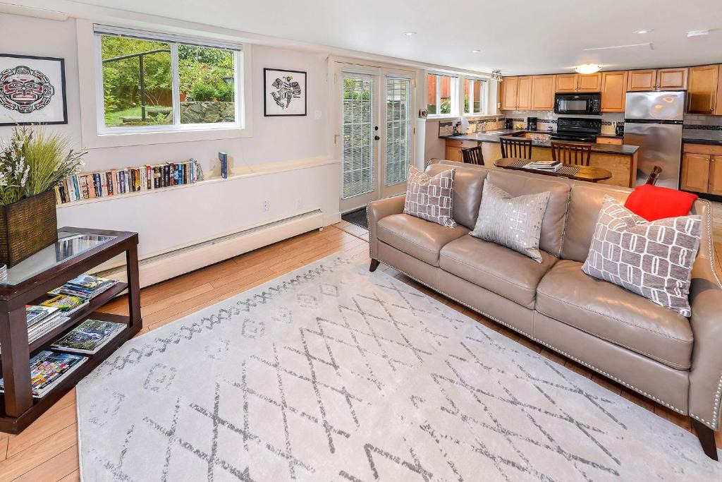 Rockland Apartment | Manor Suite Off Rockland