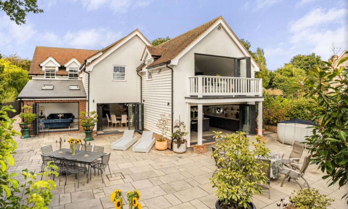 Takeley House | Mayrose House: 6BR 4BATH Luxe Spacious Retreat
