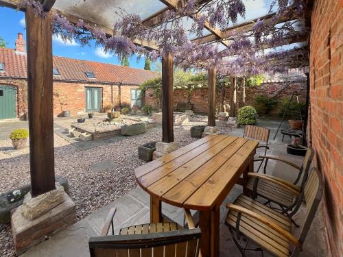 East Drayton House | Meadow View Broadlea