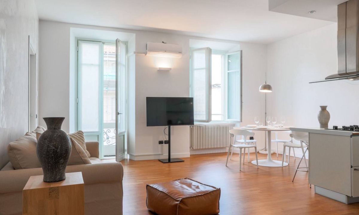 Como City Centre Apartment | MG Home - MyHomeInComo