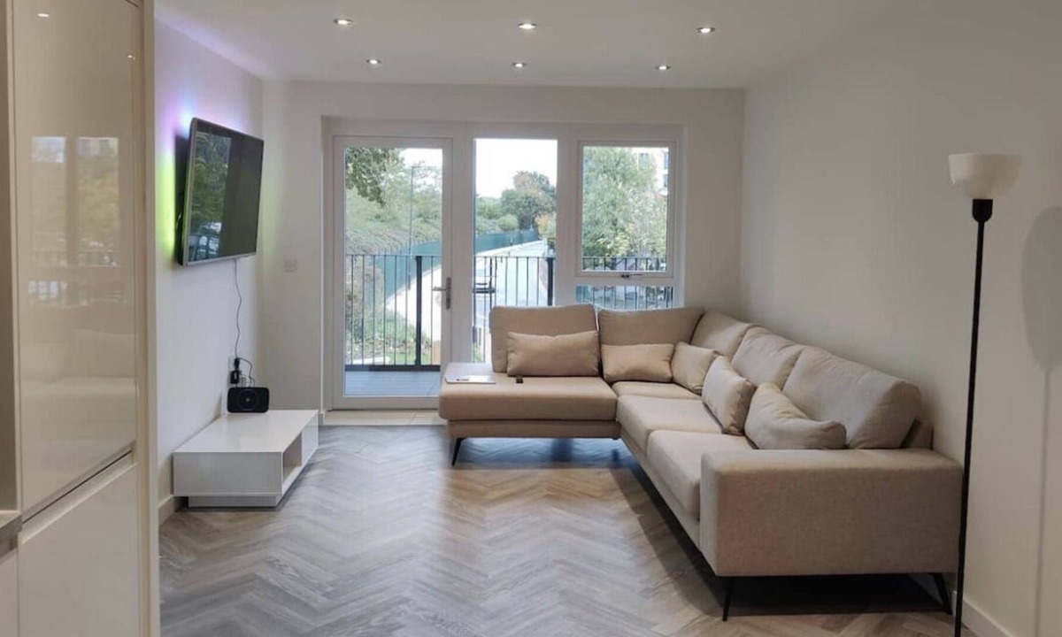 Queensbury Apartment | Modern 3 bedroom serviced apartment close to Queensbury Tube Station