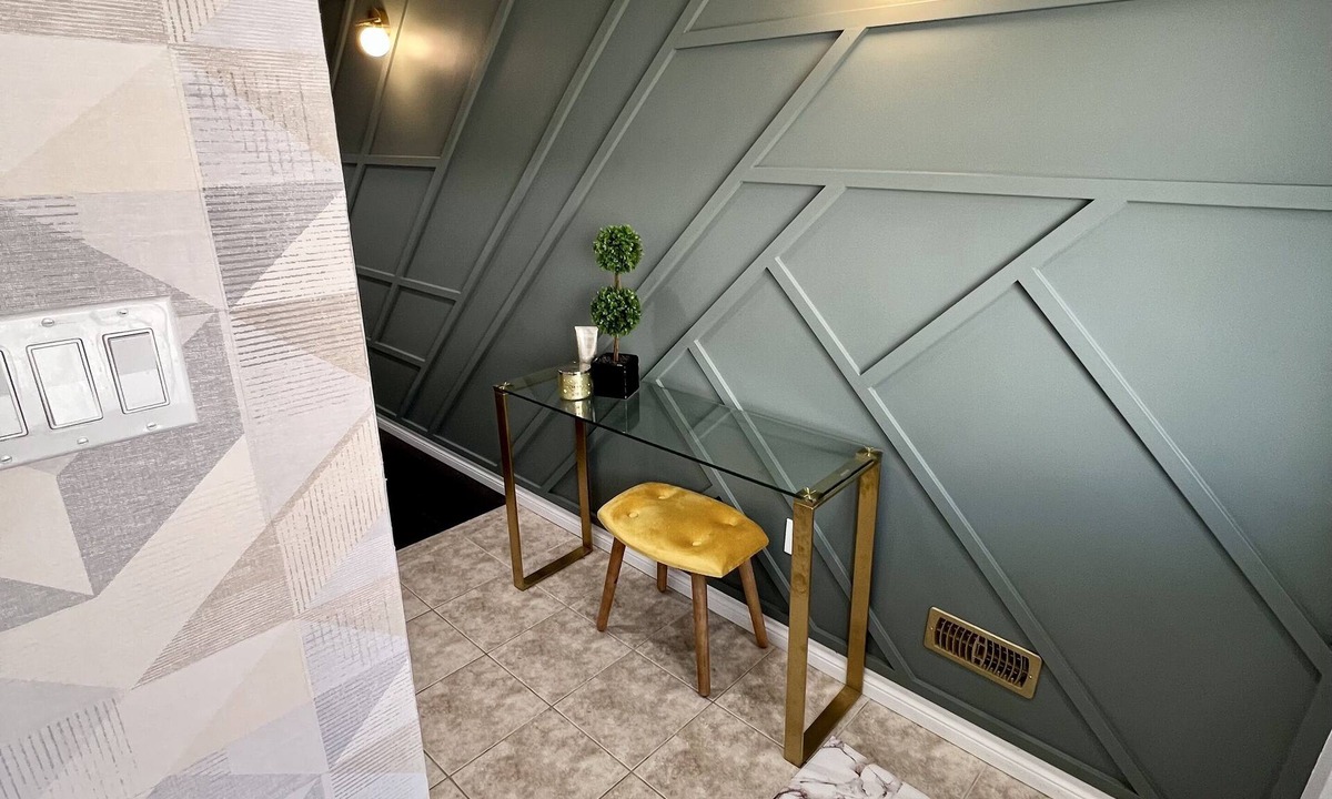 Winona House | Modern 3 Bedroom Townhouse w/Parking and Office