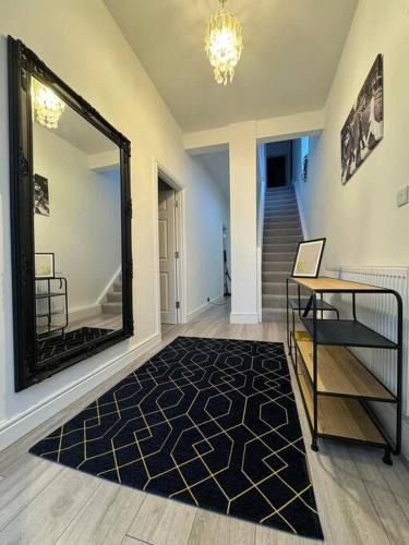 Canning Town North House | Modern 5 Bed near ExCel -Big Ben