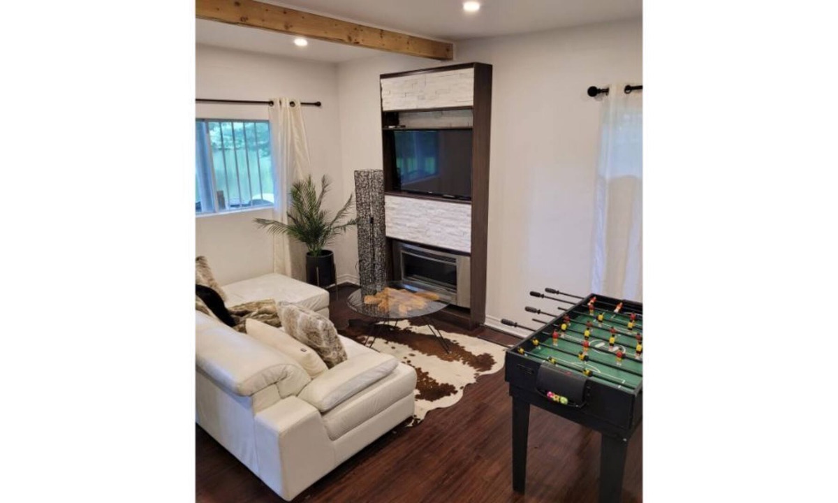 Rawdon Ski Chalet | Modern and rustic chalet on the edge of a peaceful lake in Rawdon.