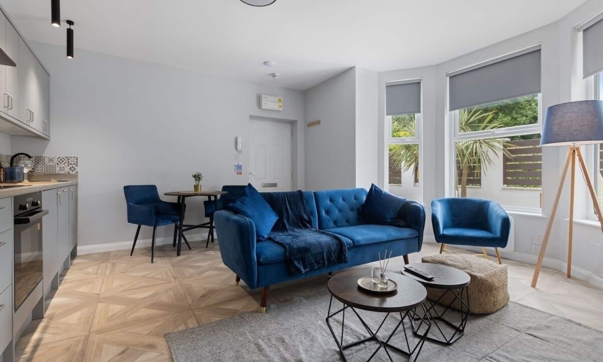 Mapperley Condo | Modern Apartment |King Bed |Free Parking Suite 2