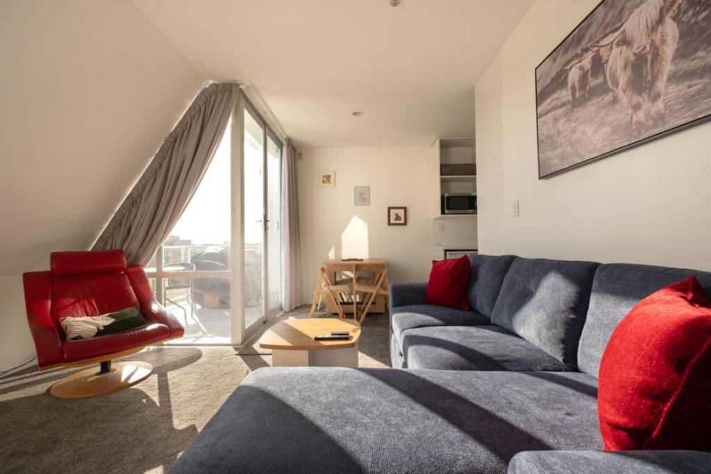 Christchurch City Centre Apartment | Modern Apartment Opposite Hagley Park with Free Parking