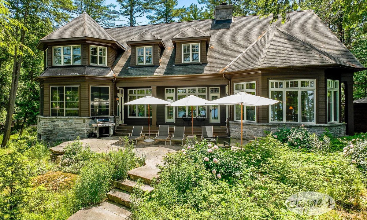 Muskoka Lakes Cottage | Modern 5 bdrm, 5 bath cottage on Lake Rosseau!