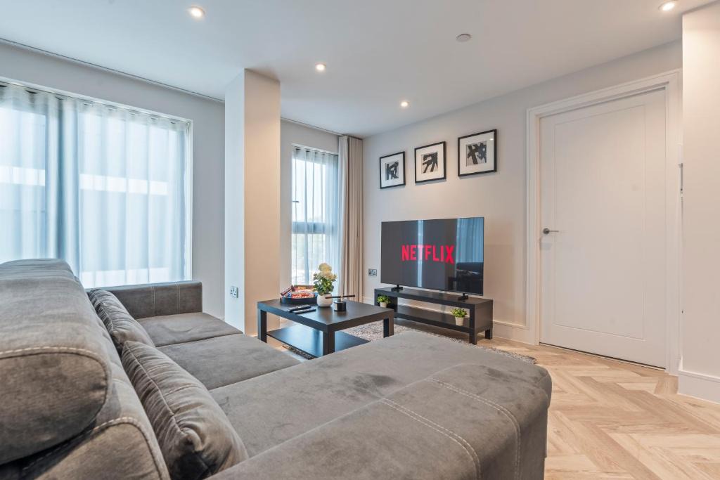 Barnet Apartment | Modern City Apartment - Sleeps 4 - 1 Train to Central