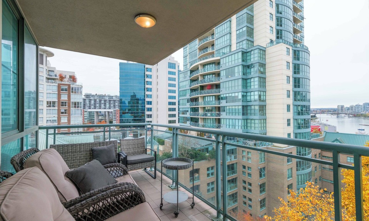 Mount Pleasant Apartment | Modern Downtown Condo w/Views, Gym & Sauna Access