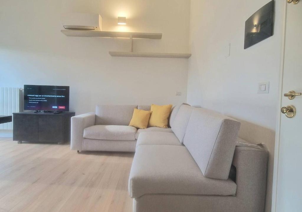 Viggiu Apartment | Modern Flat 1 near the Swiss Border in Viggi