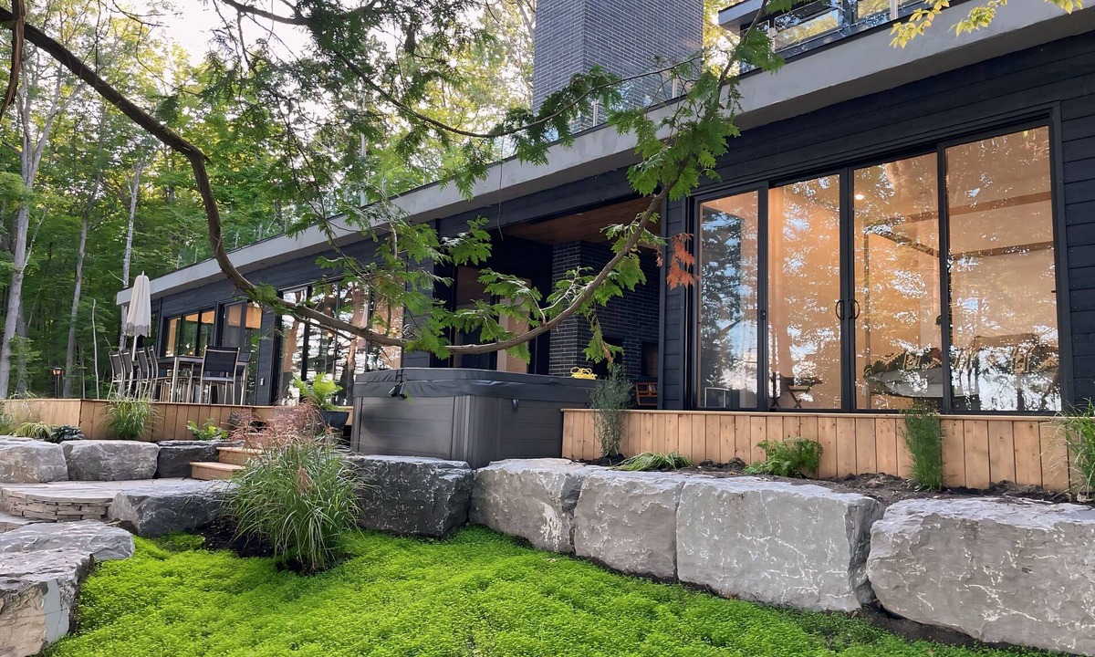 Selwyn Cottage | Modern Lakefront Gem on Clear Lake