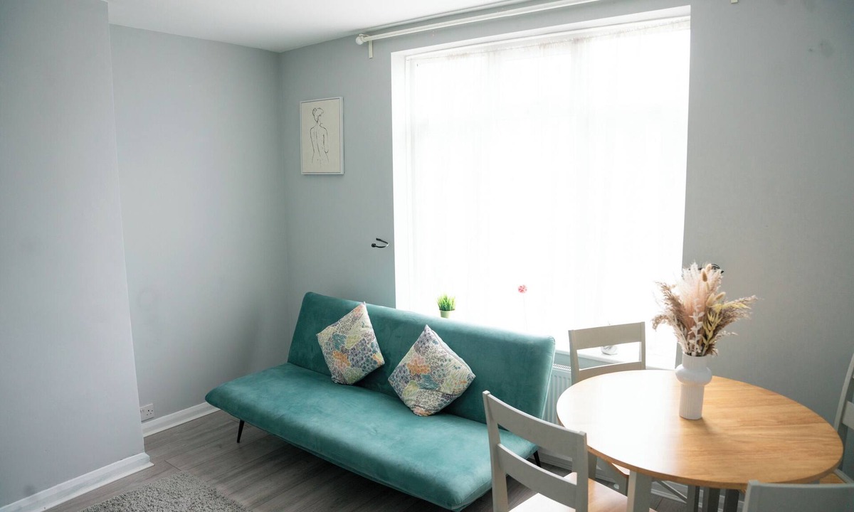 Hale House | Modern London House With Free Parking & Family Friendly