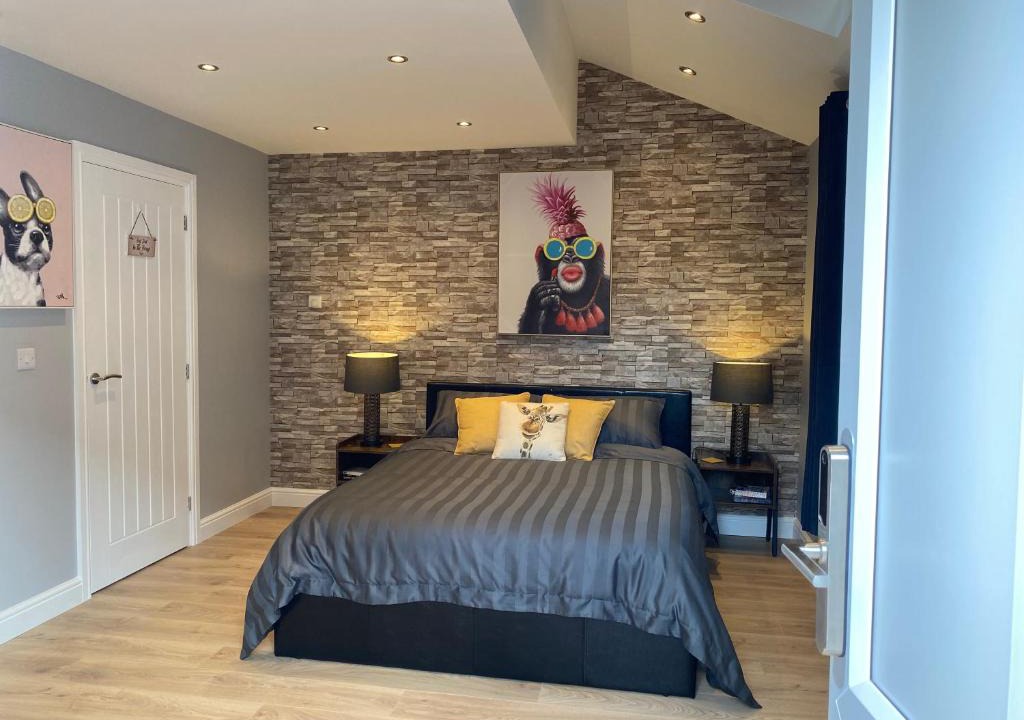 Stansted Apartment | Modern Luxury 1 bed apartment with parking near Stansted Airport