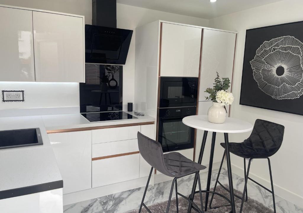 Basildon Apartment | Modern-luxury 1bedroom-EnsuiteBathroom-Garden-Wifi