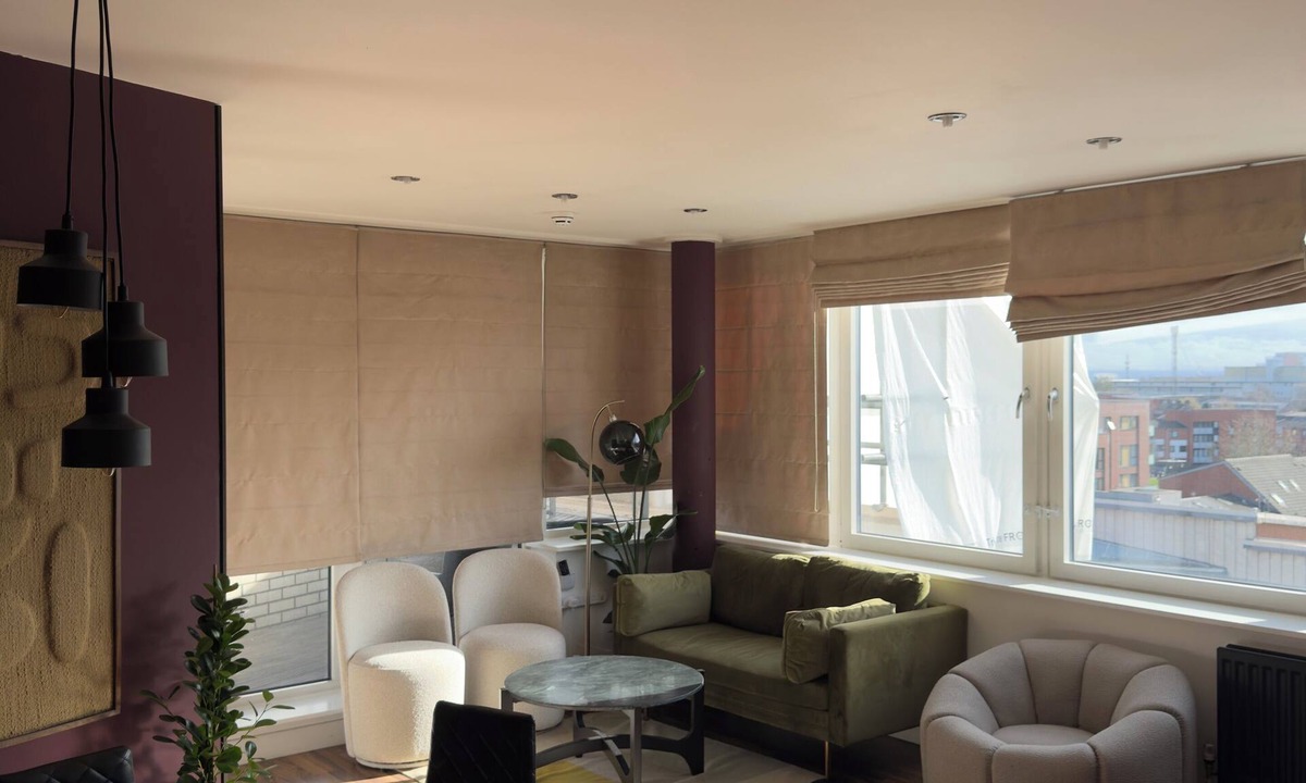 Stonebridge Apartment | Modern Penthouse w/Balcony & Secure Parking – Near Station
