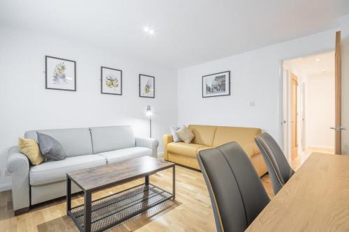 Cherry Hinton Apartment | Modern & Private - Free Parking