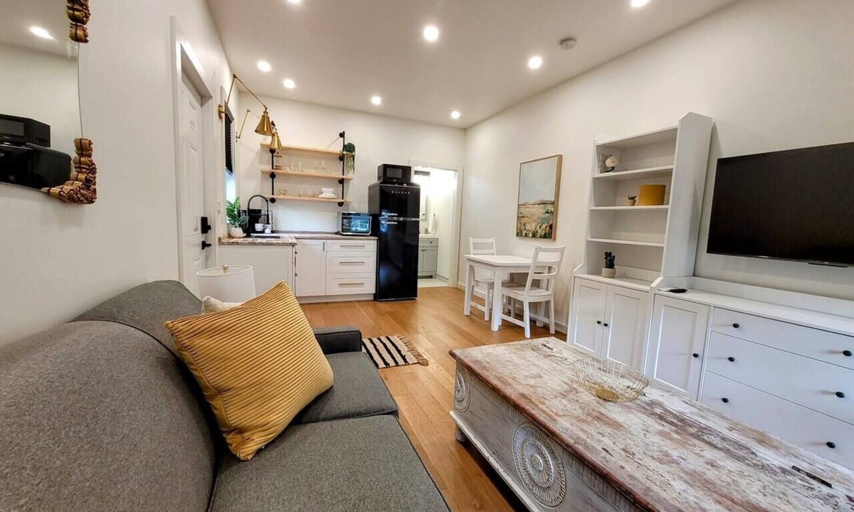 Chemainus Apartment | Modern Studio in a Charming Coastal Town