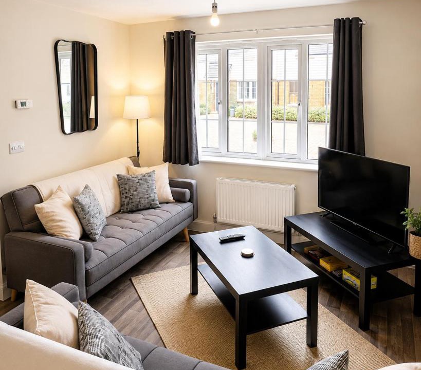 Bedford House | Modern Wixams Bedford House 3 Single Beds Free Parking