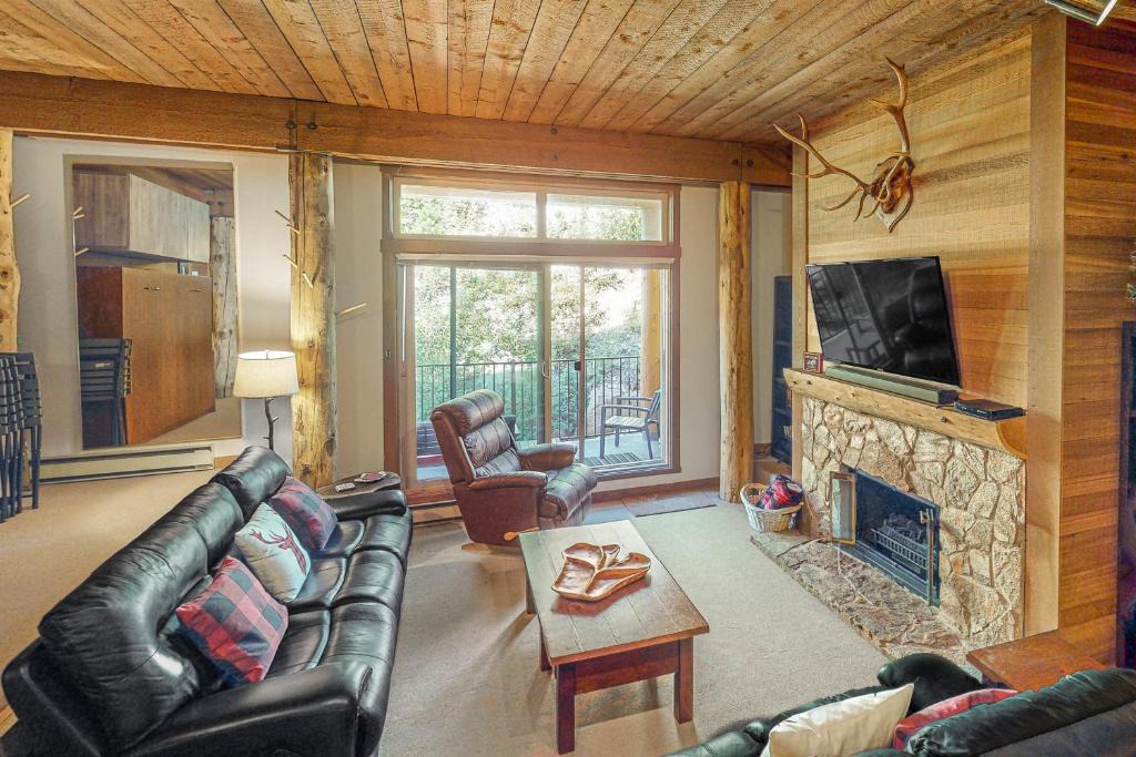 Big White Ski Resort Apartment | Moguls 814
